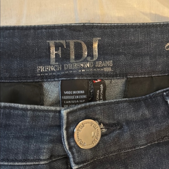 FDJ Suzanne fit Dark Denim, Stretch denim. Waist 34. - Picture 4 of 10